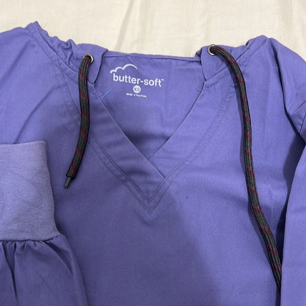 Buttersoft scrub top - Picture 2 of 3
